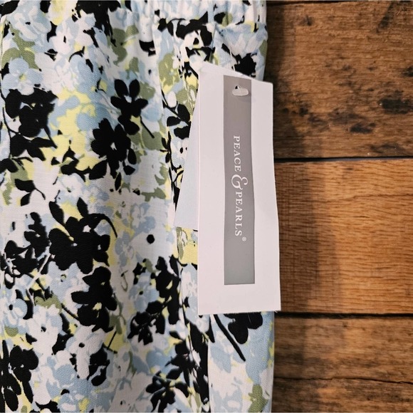 Peace & Pearl's women's forget me not floral Capri pants size xl - Picture 7 of 13